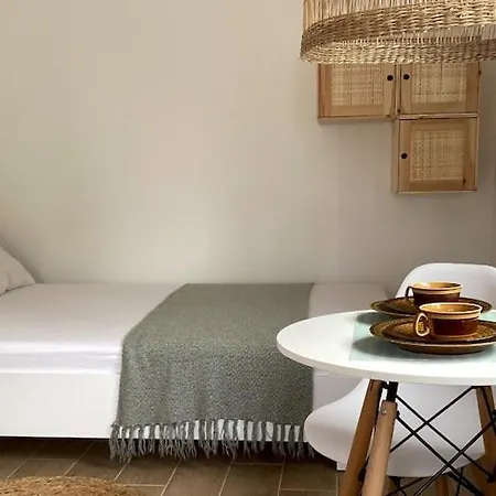 Apartment For 3 People Near The Sea